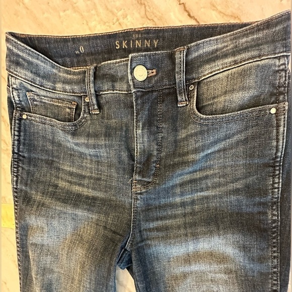 WHBM Extra High-Rise Skinny  Medium Wash Jeans size 0 - Picture 4 of 14